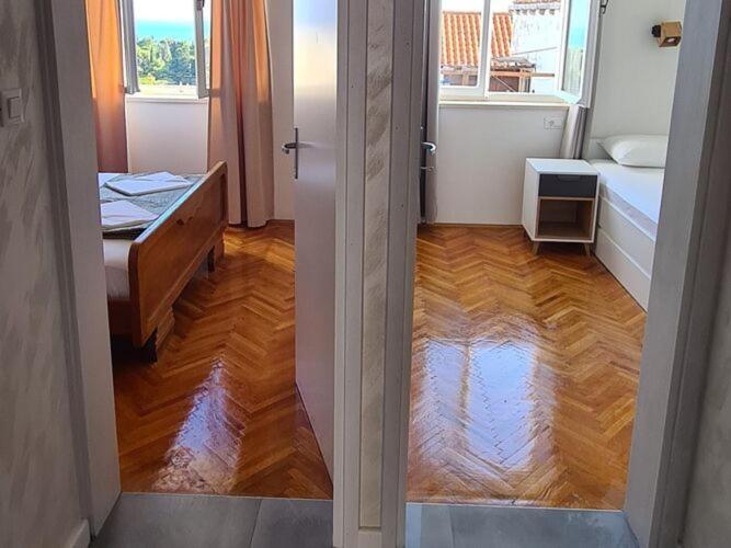 Solvit - Three Bedroom With Terrace Apartment *