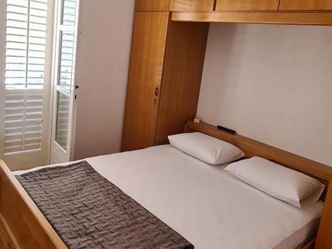 Solvit - Three Bedroom With Terrace Apartment