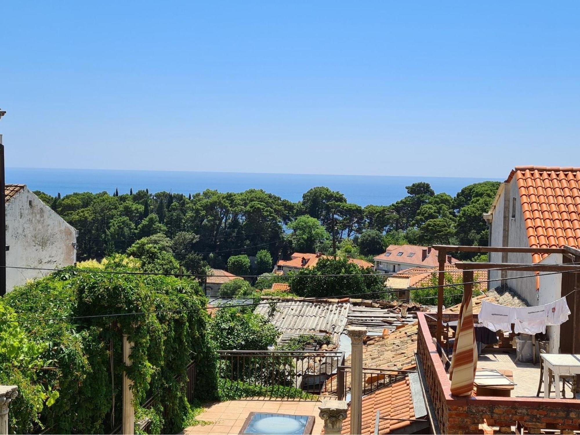 Solvit - Three Bedroom With Terrace Apartment